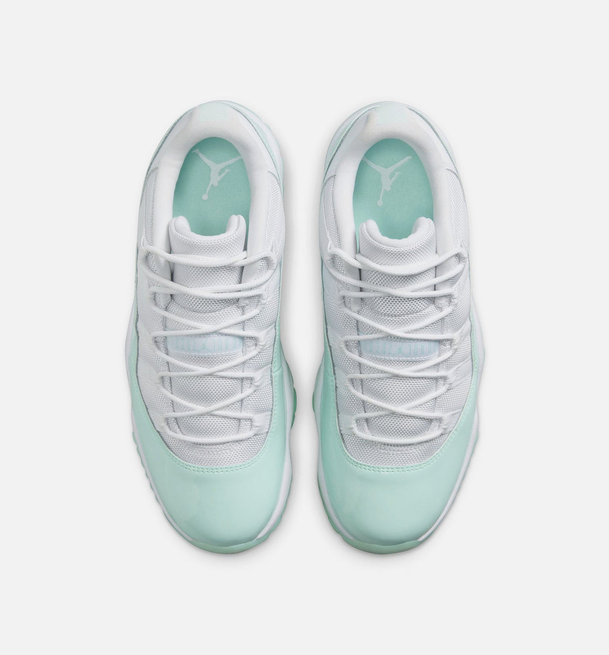 Air Jordan 11 Retro Low Igloo 女款休闲鞋 - 白/冰屋绿