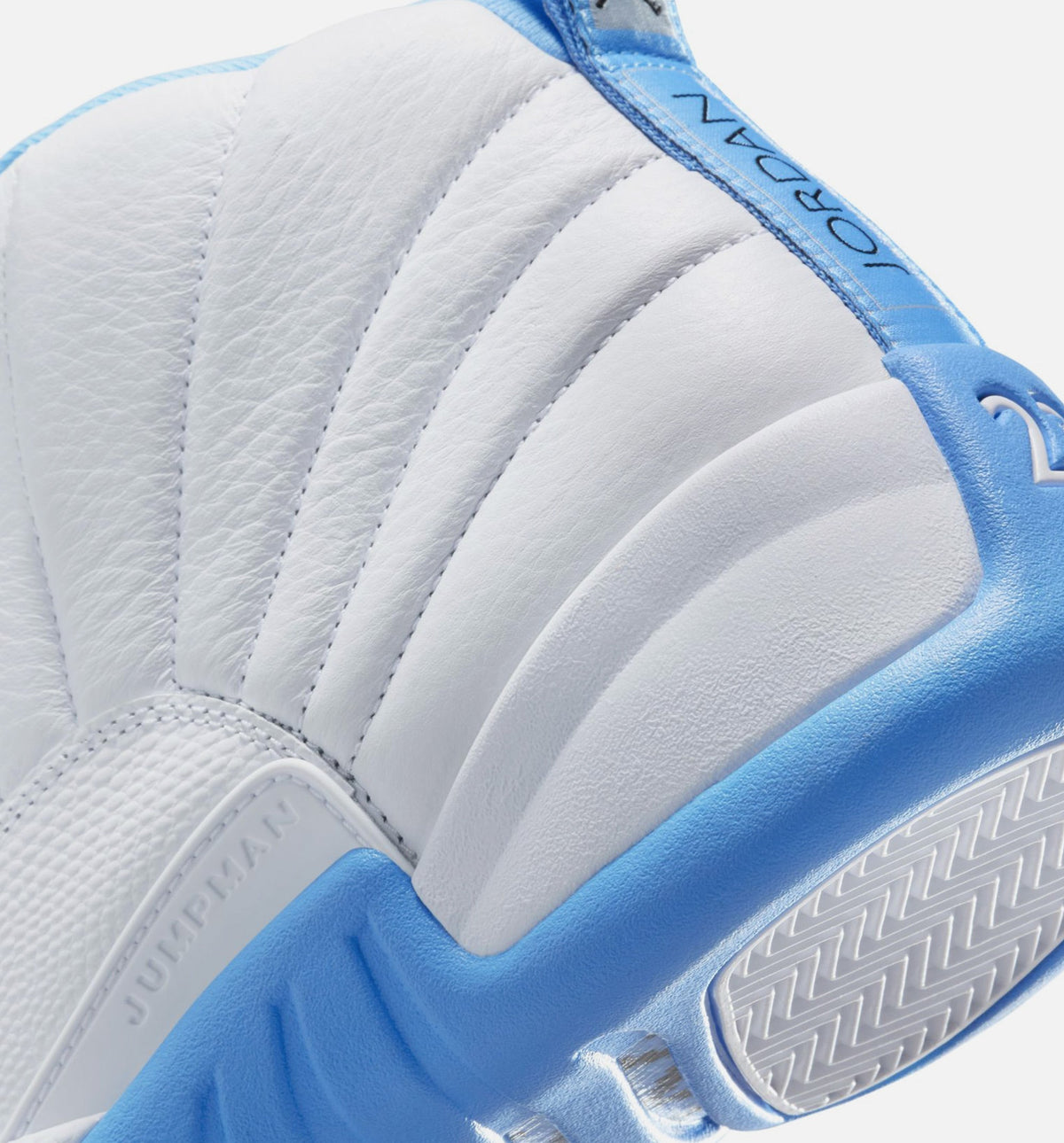 Air Jordan 12 Retro 白色与大学蓝男款休闲鞋 - 白/大学蓝/金属银