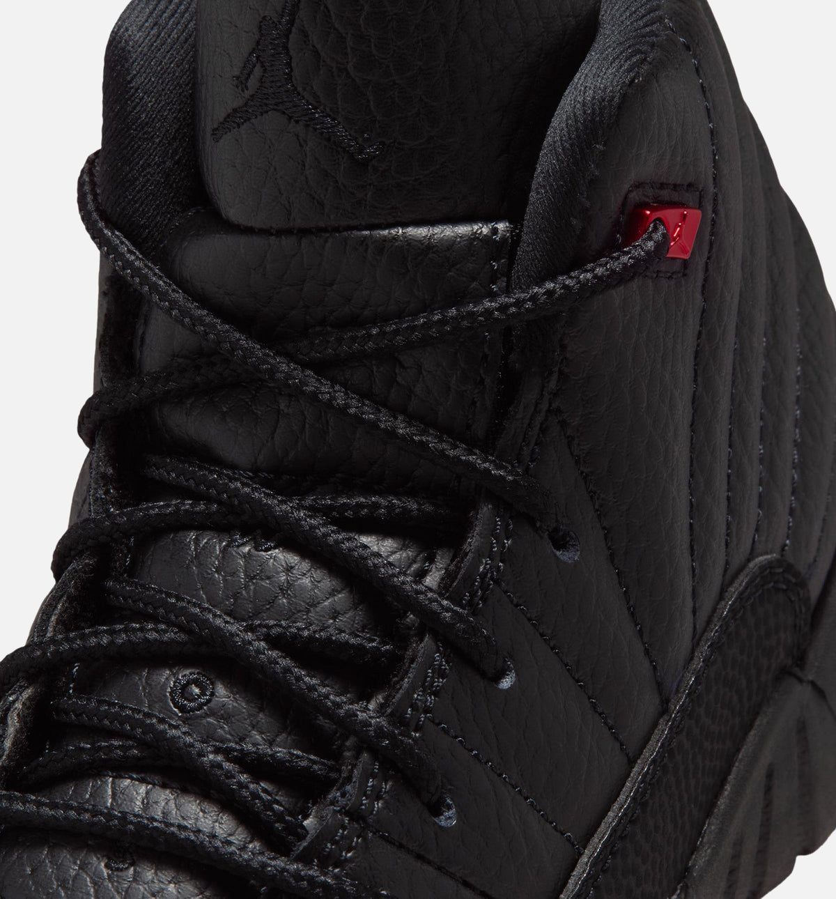 Air Jordan 12 Retro Bloodline 学龄前款休闲鞋 - 黑/学院红
