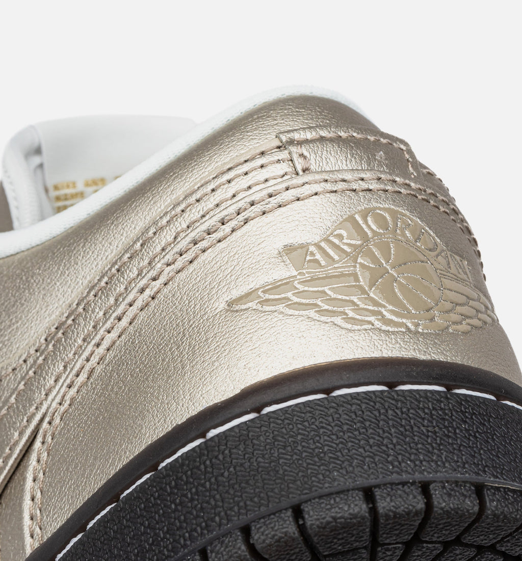 Air Jordan 1 Low SE 金属锂女款休闲鞋 - 金属锂/峰岳白/丝绲棕/金属锂