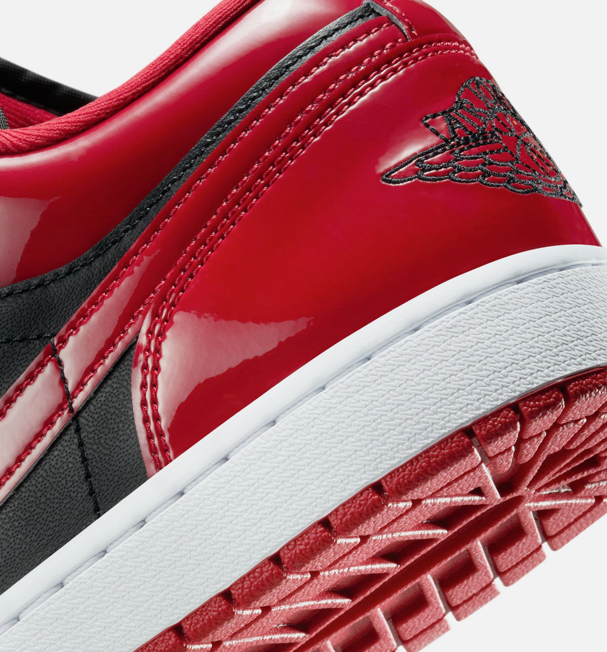 Air Jordan 1 Low SE 男款休闲鞋 - 黑/大学红/白
