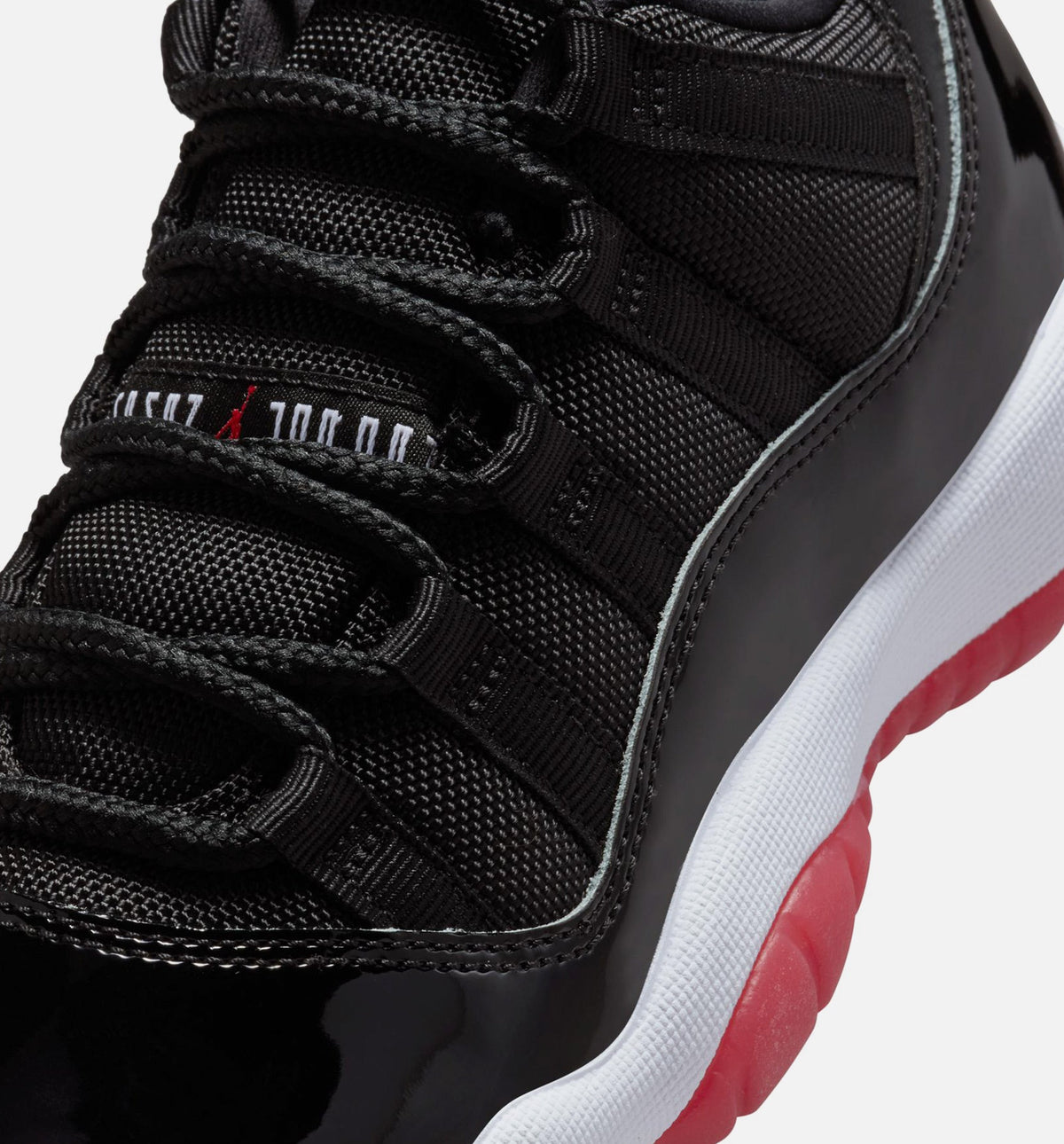 Air Jordan 11 Retro Bred 大童款休闲鞋 - 黑/学院红/白