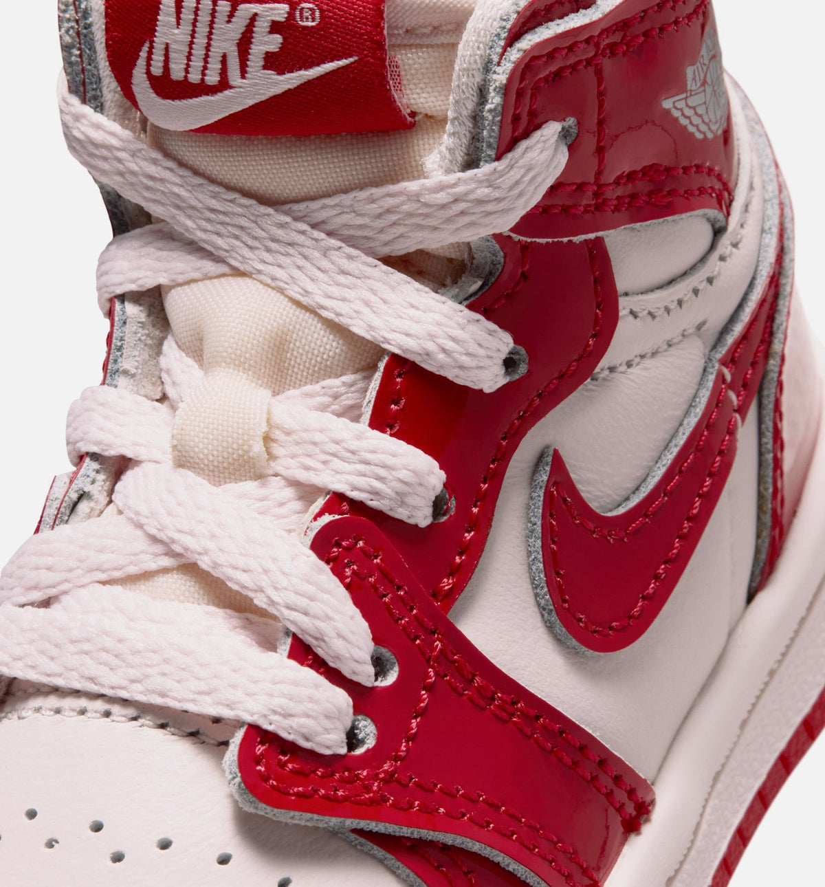 Air Jordan 1 Retro High OG 婴幼儿款休闲鞋 - 大学红/金属銀