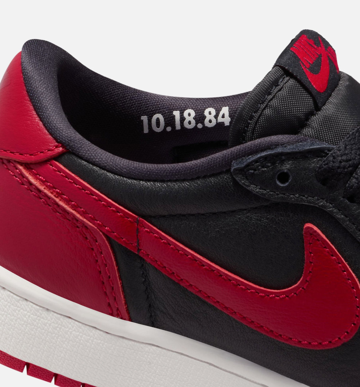 Air Jordan 1 Retro Low OG 禁穿大童款休闲鞋 - 黑/大学红/峰白