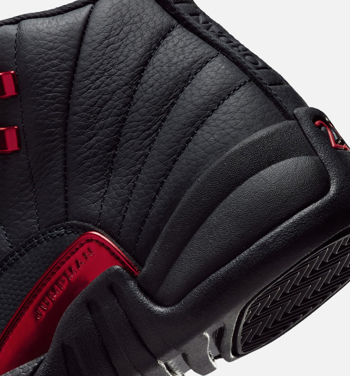 Air Jordan 12 Retro Bloodline 大童款休闲鞋 - 黑/学院红