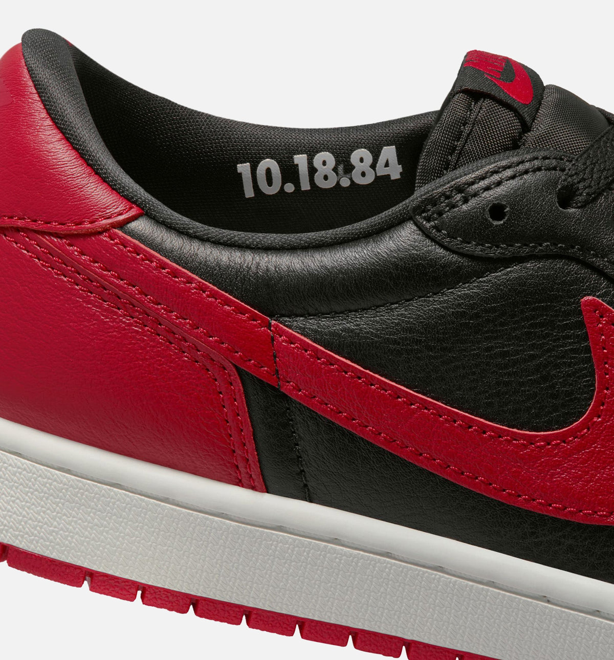 Air Jordan 1 Retro Low OG 禁穿男款休闲鞋 - 黑/大学红/峰白