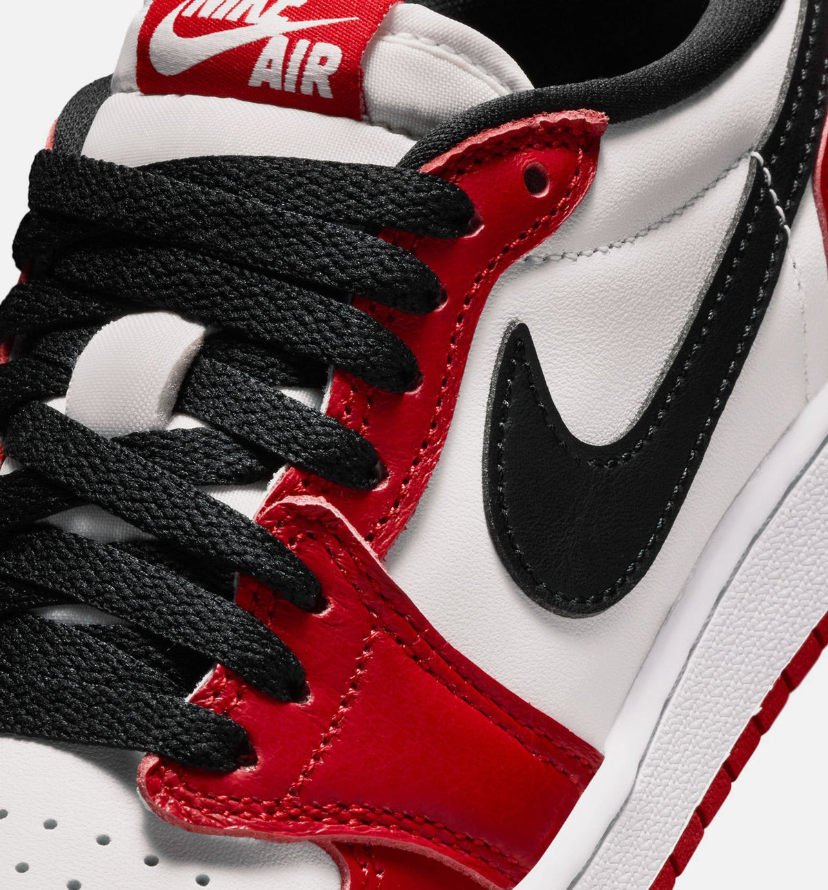 Air Jordan 1 Retro Low OG 芗加哥大童款休闲鞋 - 大学红/黑/峰白
