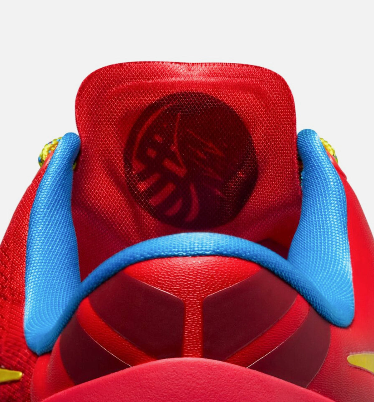 Kobe VIII Protro 马年男款休闲鞋 - 淡纯红/鲜艳蓝/亮橙黄