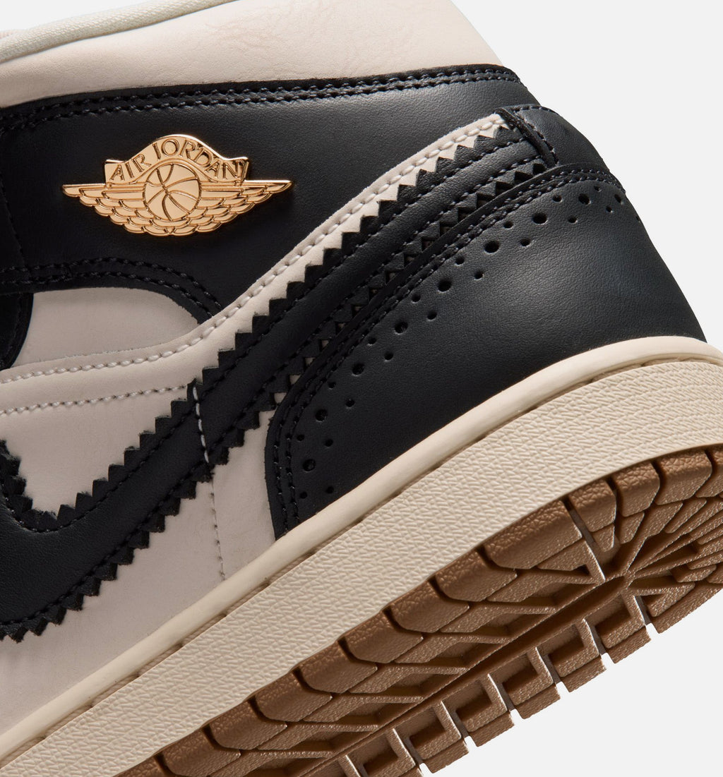 Air Jordan 1 Mid SE 女款休闲鞋 - 深黑/粉笔/珍珠白