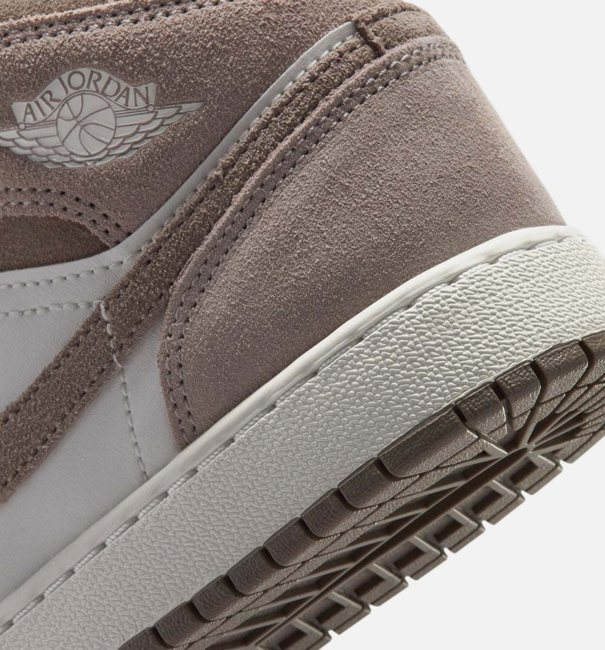 Air Jordan 1 Mid 大童款休闲鞋 - 谜石/橄榄灰/峰白