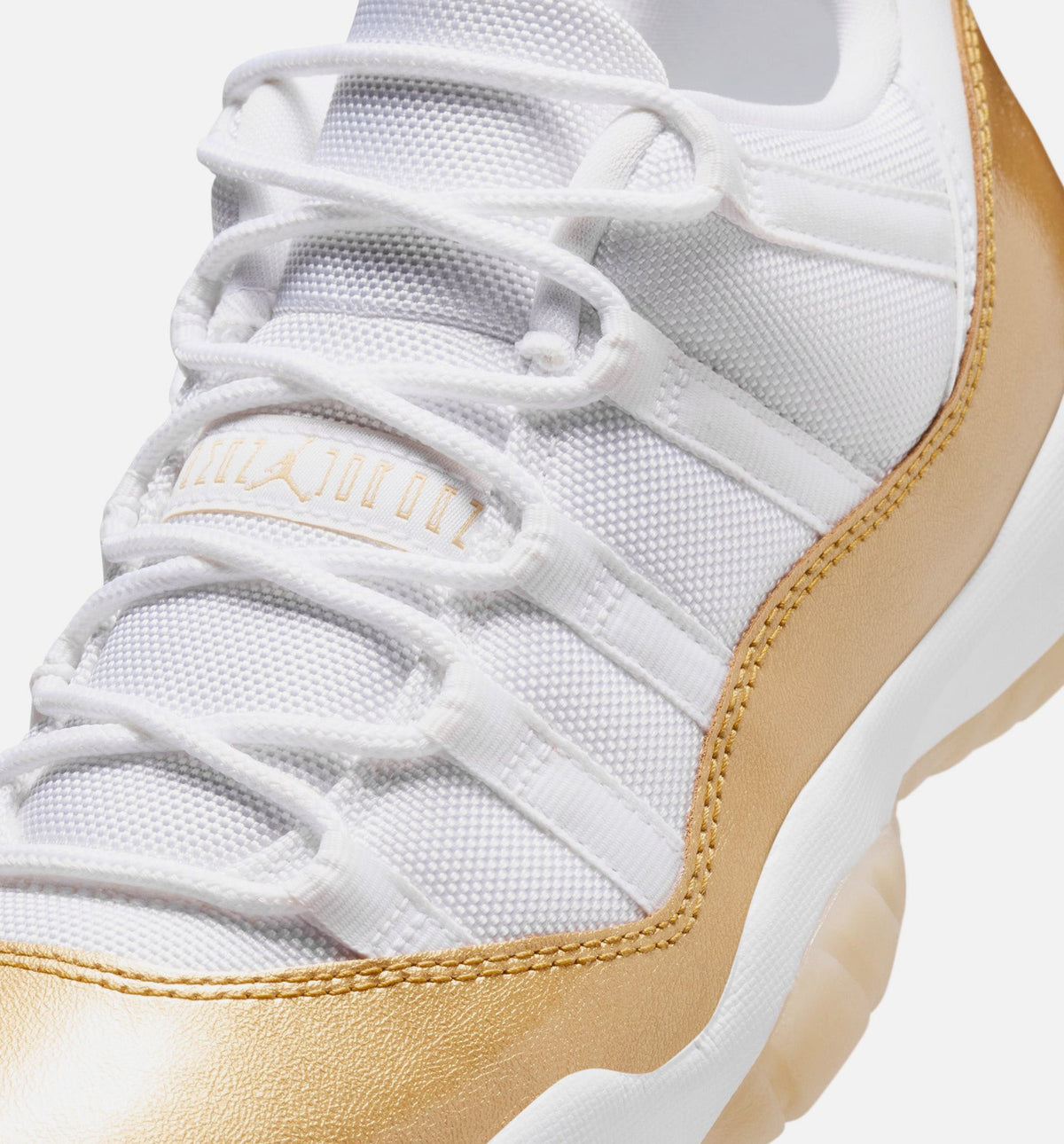 Air Jordan 11 Retro Low 母亲节女款休闲鞋 - 白/金属金/阀队金