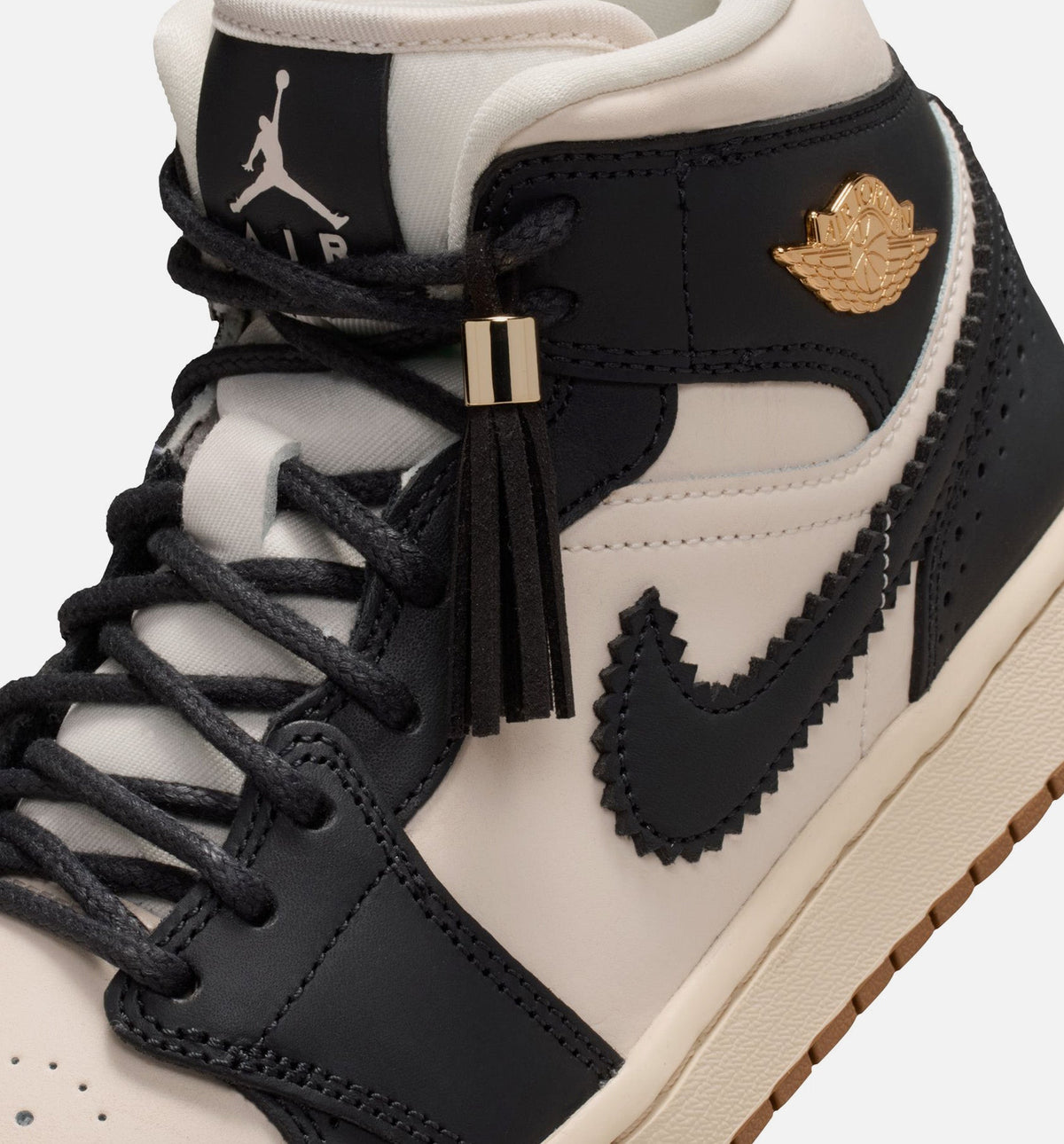 Air Jordan 1 Mid SE 女款休闲鞋 - 深黑/粉笔/珍珠白